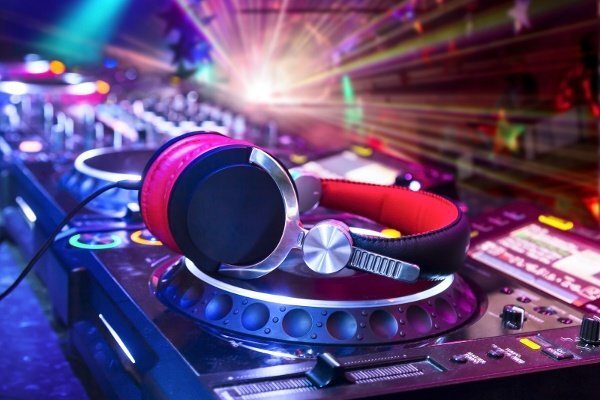 DJ headphones on a spinning table.